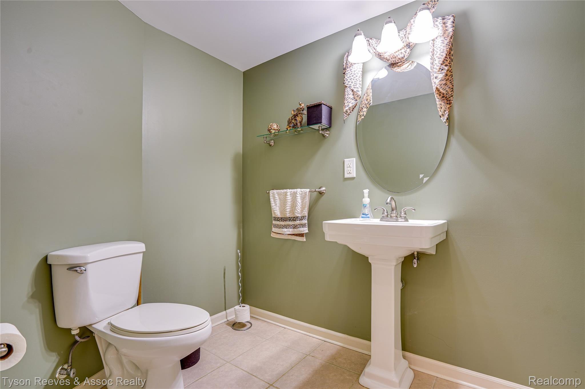1957 Catlin Drive Rochester, MI 48306 - Photo 36 of 38 Lower Level Lav.jpg