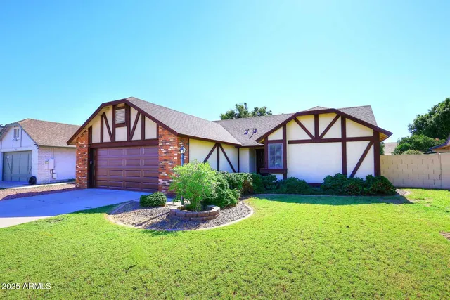 a view of a back yard of the house