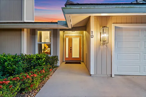 $1,200,000 | 10 Bentwood Road, Palm Beach Gardens, FL 33418