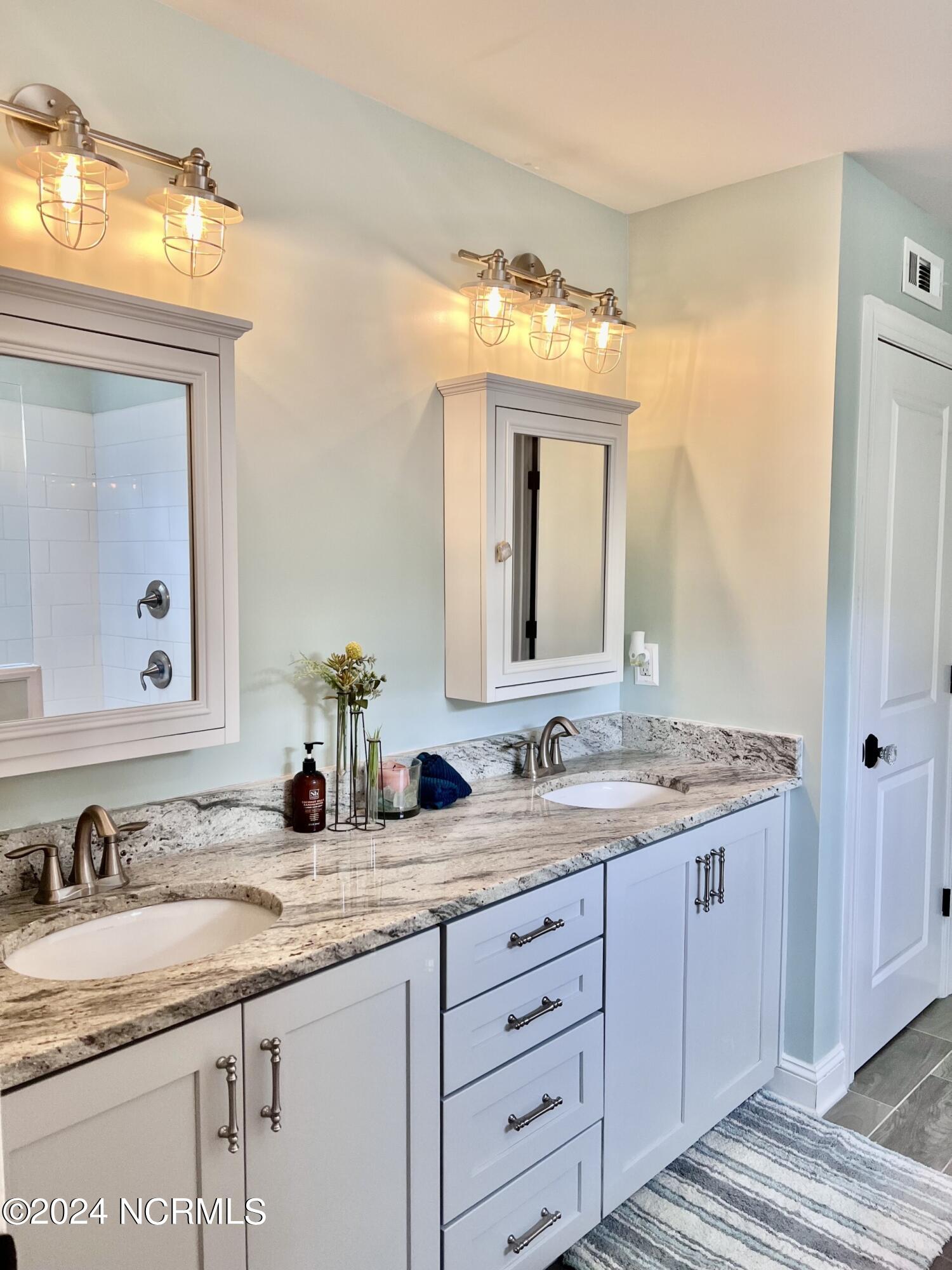 149 Great Oak Drive Hampstead, NC 28443 - Photo 17 of 38 Masterbath