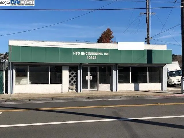 a view of a building entrance