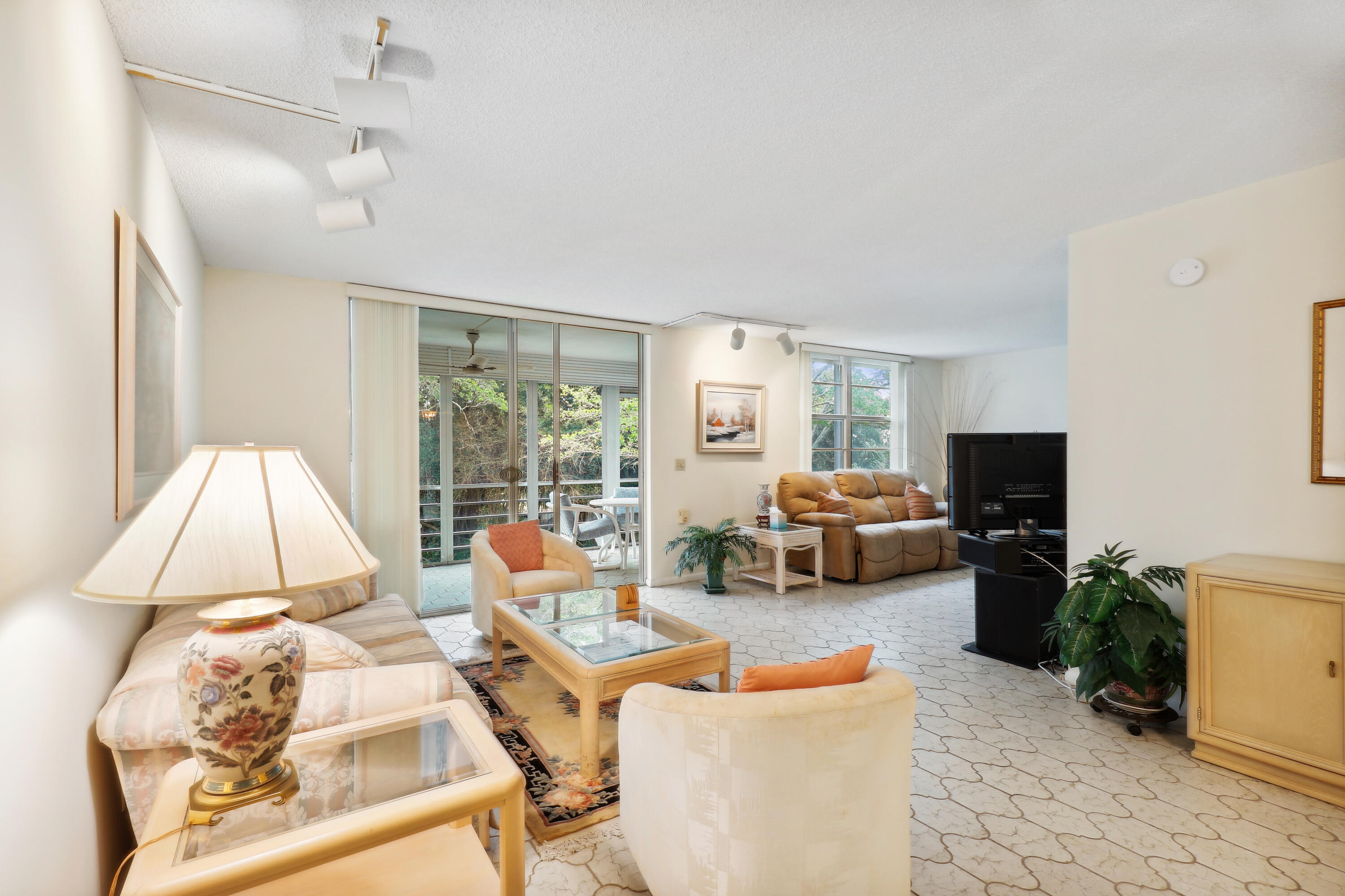 6000 Northwest 2nd Avenue, Unit 339 Boca Raton, FL 33487 - Photo 1 of 14 Living room