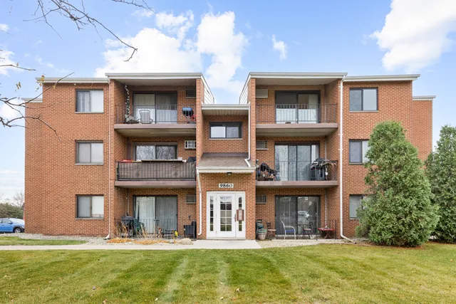 $189,000 | 9860 West 153rd Street, Unit 312, Orland Park, IL 60462