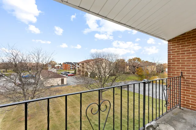 $189,000 | 9860 West 153rd Street, Unit 312, Orland Park, IL 60462
