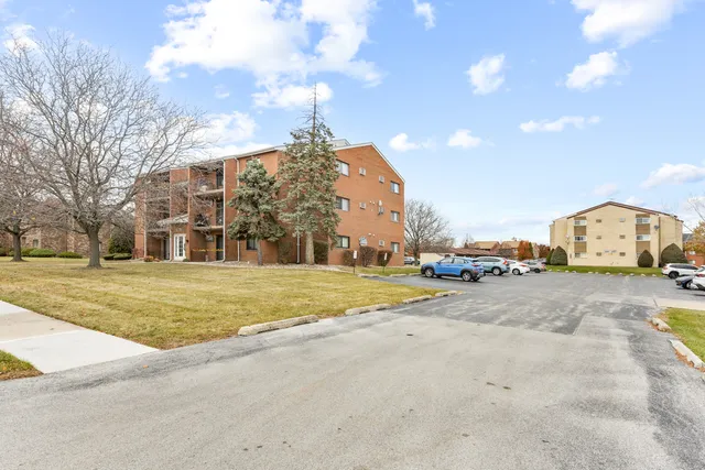 $189,000 | 9860 West 153rd Street, Unit 312, Orland Park, IL 60462
