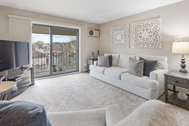 $189,000 | 9860 West 153rd Street, Unit 312, Orland Park, IL 60462