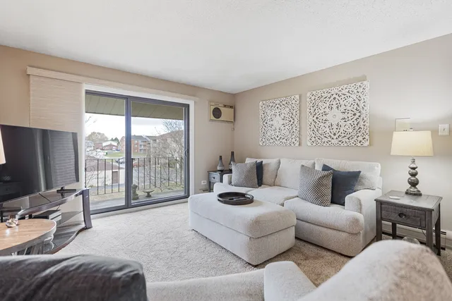 $189,000 | 9860 West 153rd Street, Unit 312, Orland Park, IL 60462