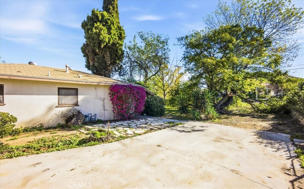 12073 Knoefler Drive Riverside, CA 92505 - Photo 8 of 24