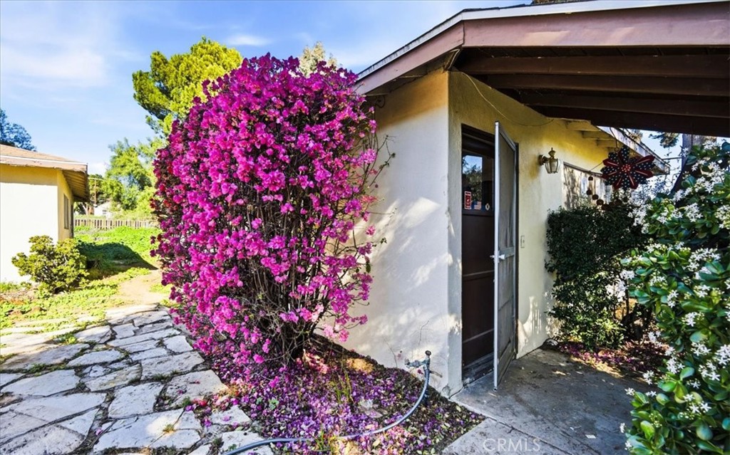 12073 Knoefler Drive Riverside, CA 92505 - Photo 9 of 24