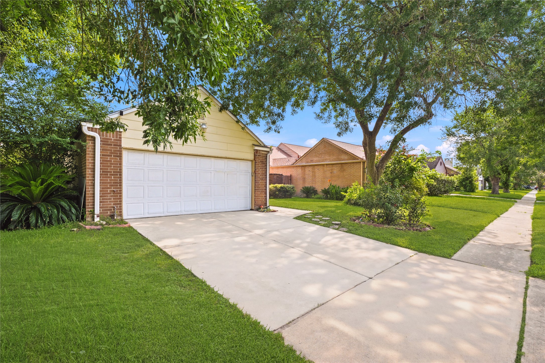 8226 Misty Ridge Lane Houston, TX 77071 - Photo 4 of 37