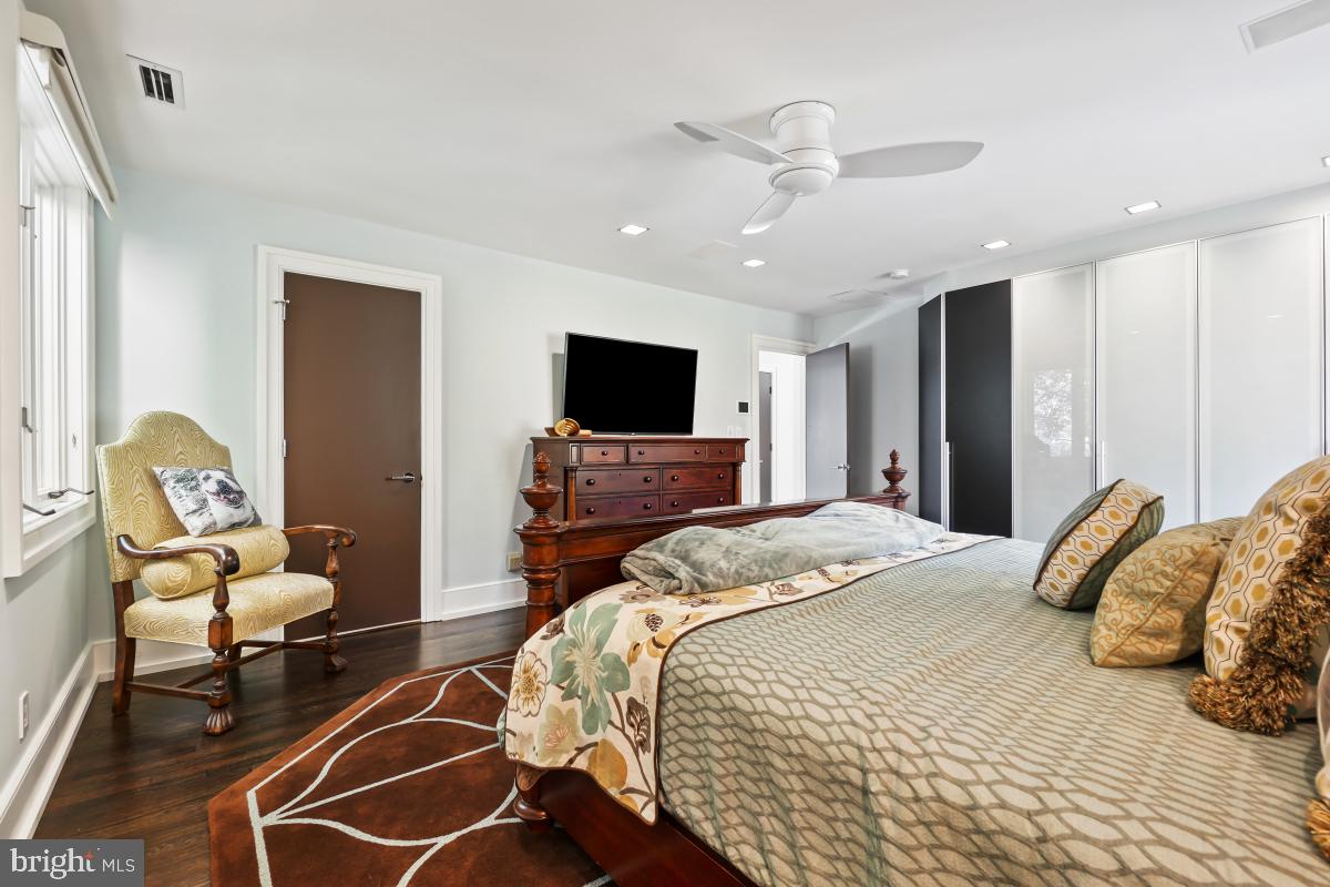 4620 Foxhall Crescent Northwest Washington, DC 20007 - Photo 24 of 45