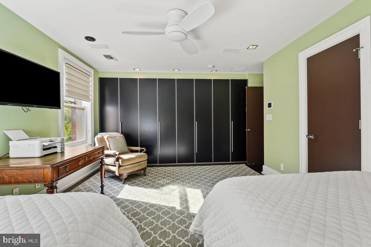 4620 Foxhall Crescent Northwest Washington, DC 20007 - Photo 26 of 45