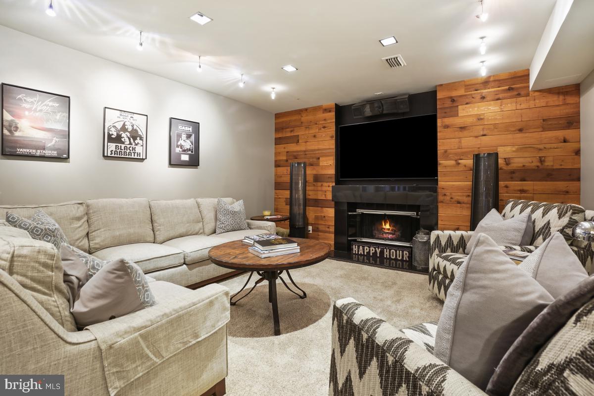 4620 Foxhall Crescent Northwest Washington, DC 20007 - Photo 33 of 45