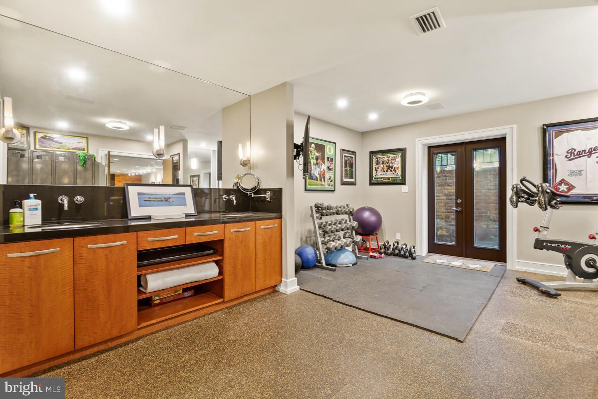 4620 Foxhall Crescent Northwest Washington, DC 20007 - Photo 35 of 45