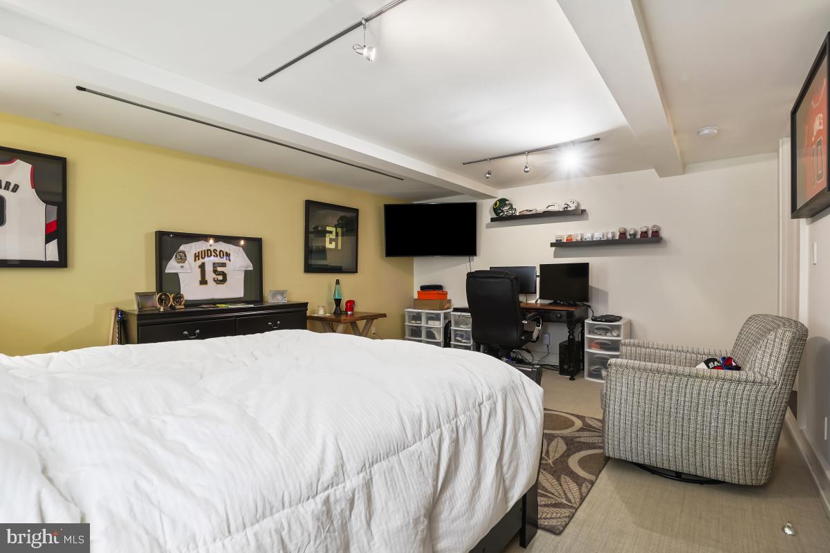 4620 Foxhall Crescent Northwest Washington, DC 20007 - Photo 40 of 45