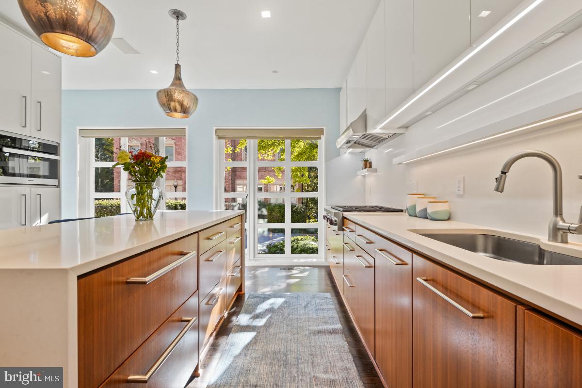 4620 Foxhall Crescent Northwest Washington, DC 20007 - Photo 9 of 45