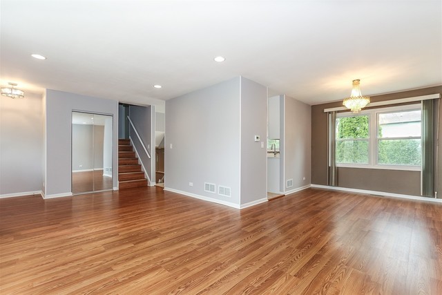 600 Thompson Boulevard Buffalo Grove, IL 60089 - Photo 4 of 25