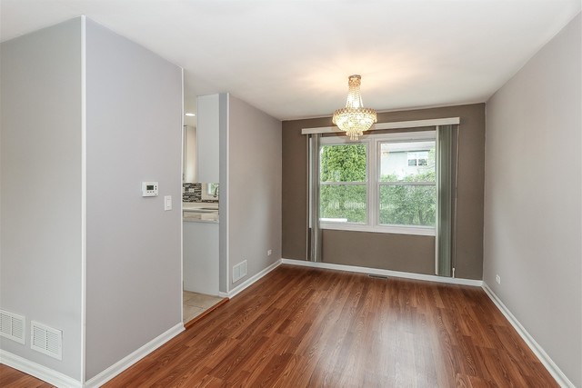600 Thompson Boulevard Buffalo Grove, IL 60089 - Photo 5 of 25