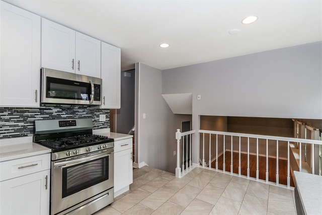 600 Thompson Boulevard Buffalo Grove, IL 60089 - Photo 7 of 25