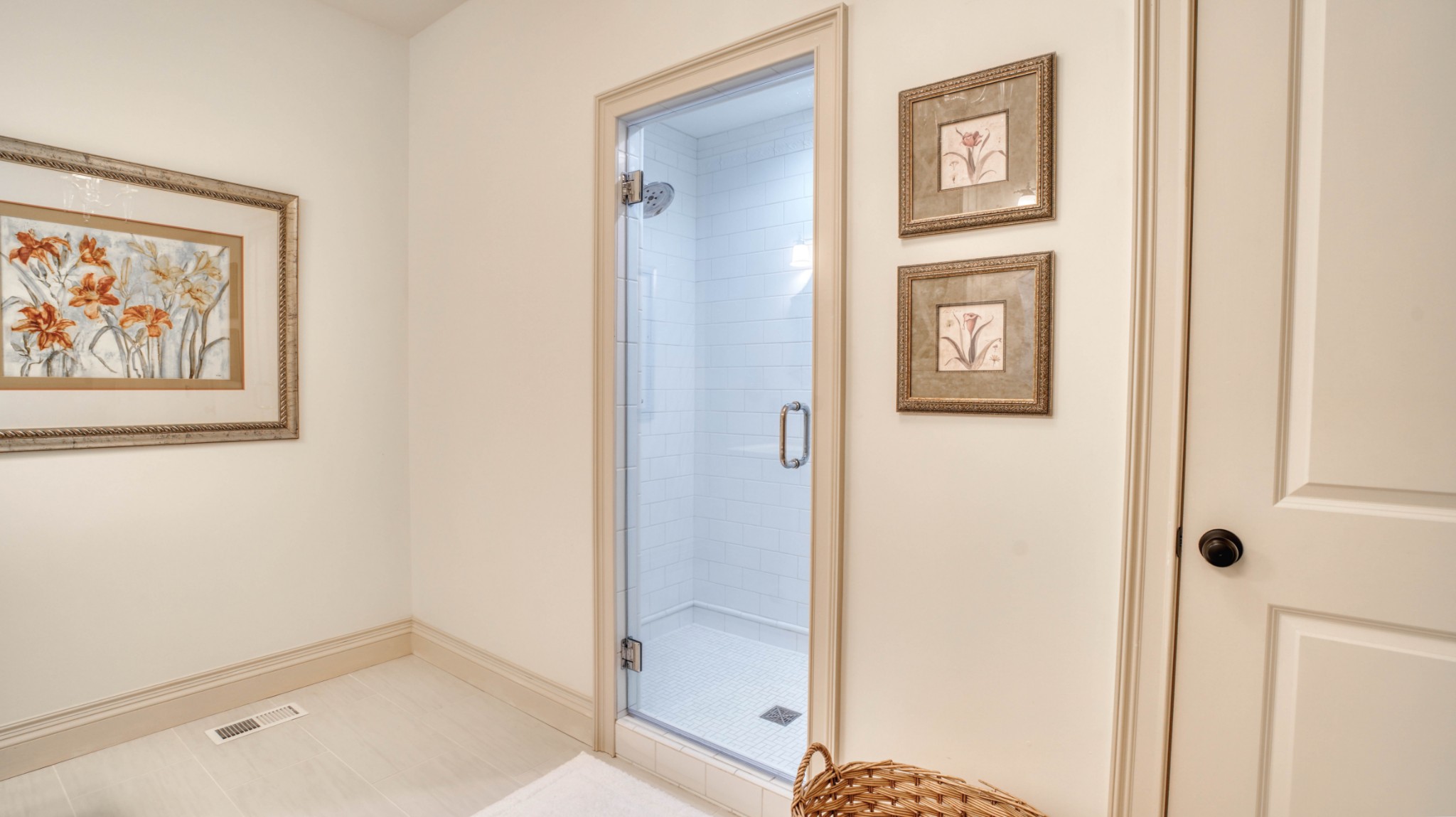 1368 Tidwell Switch Road Dickson, TN 37055 - Photo 43 of 69 a bathroom with a tub