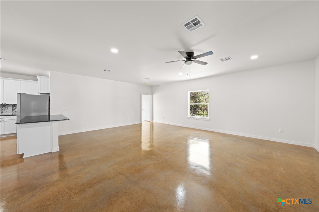 5165 Comanche Drive Temple, TX 76502 - Photo 18 of 41 an empty room with a ceiling fan and a window