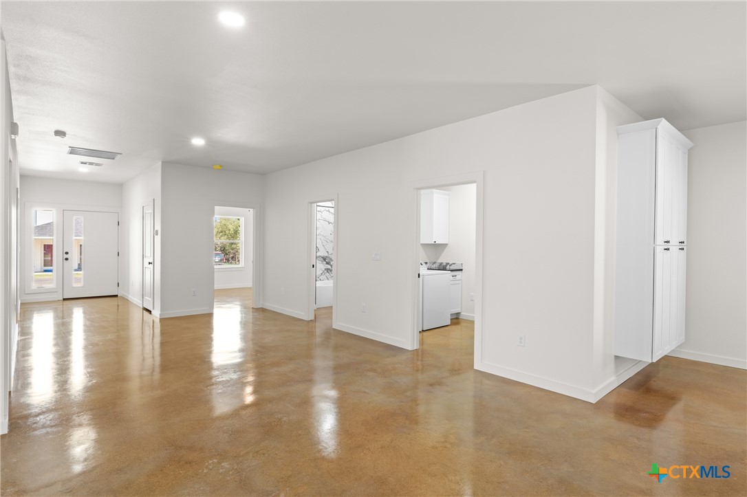 5165 Comanche Drive Temple, TX 76502 - Photo 20 of 41 a view of an empty room and window
