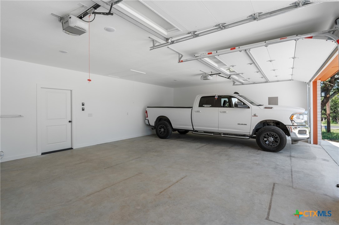 5165 Comanche Drive Temple, TX 76502 - Photo 38 of 41 a view of a garage
