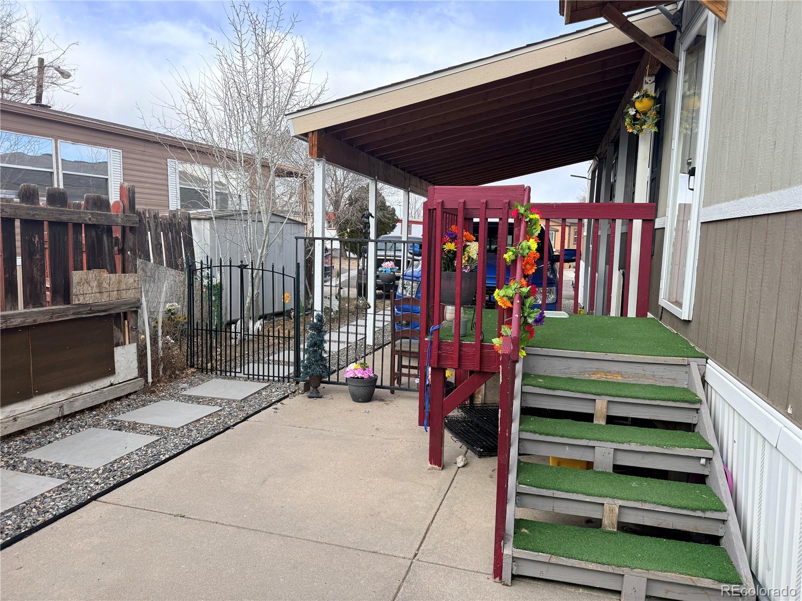 10201 Riverdale Road Thornton, CO 80229 - Photo 5 of 36