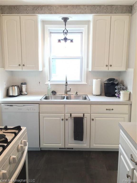 2981 Wakefield Road Berkley, MI 48072 - Photo 7 of 64