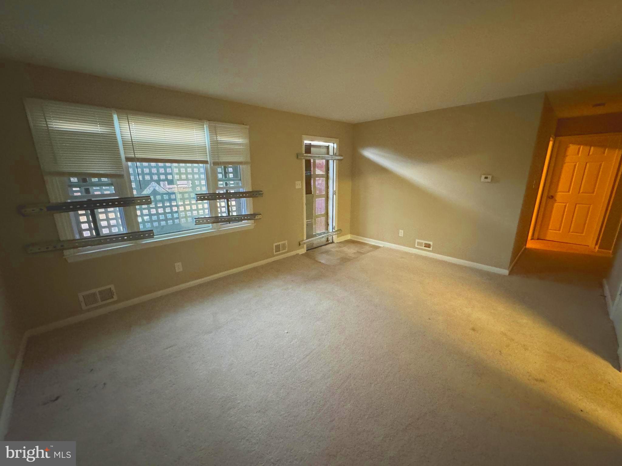20 Rosedale Avenue Glen Burnie, MD 21061 - Photo 2 of 20 Living Area