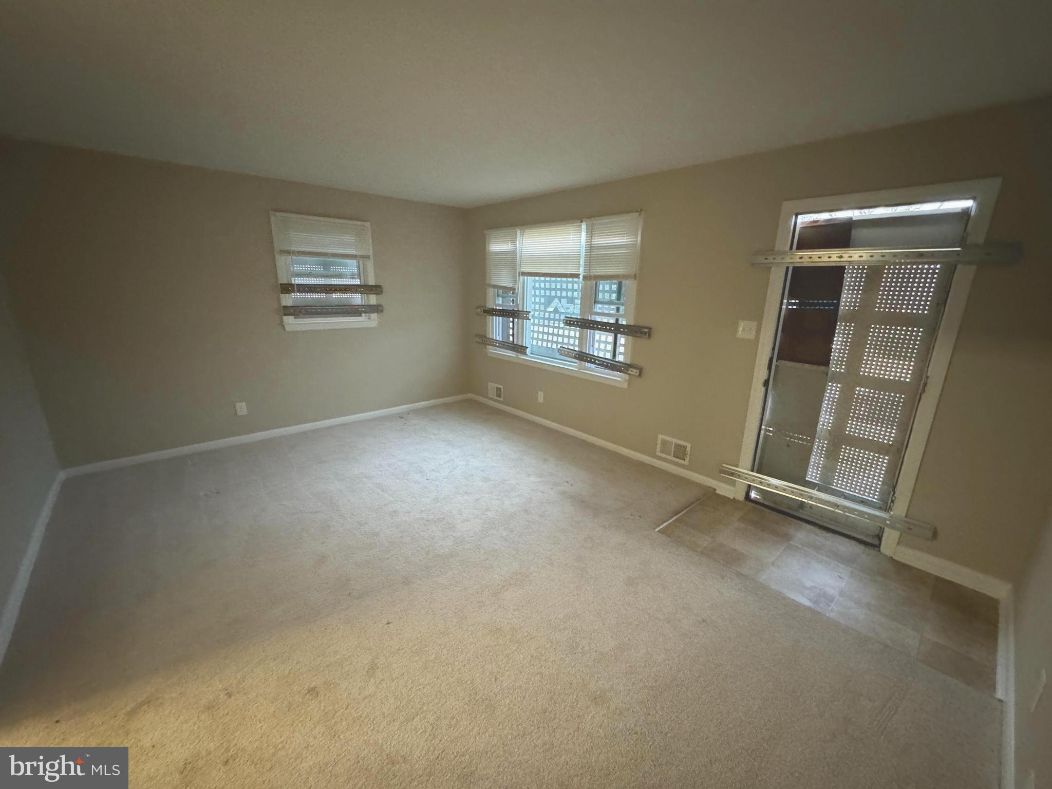 20 Rosedale Avenue Glen Burnie, MD 21061 - Photo 4 of 20 Living Area