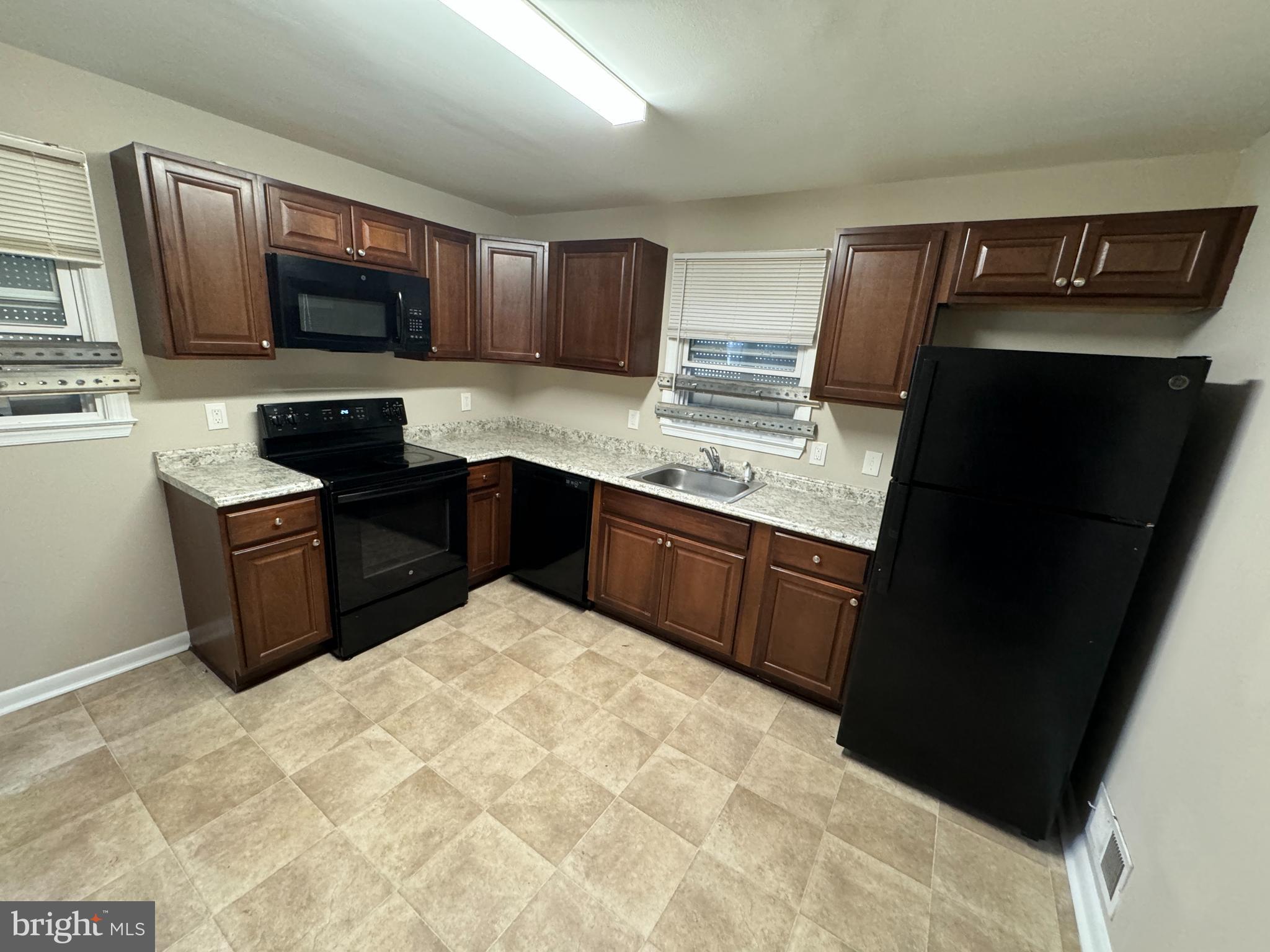 20 Rosedale Avenue Glen Burnie, MD 21061 - Photo 6 of 20 Kitchen