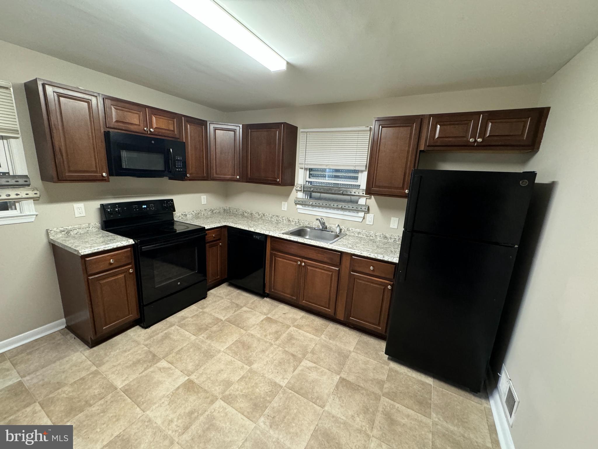 20 Rosedale Avenue Glen Burnie, MD 21061 - Photo 7 of 20 Kitchen