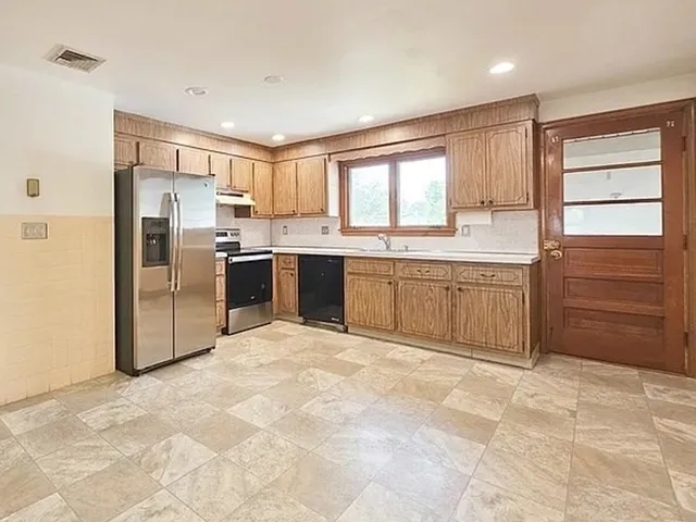 $3,250 | 59 Dartmouth Street, Unit 2, Everett, MA 02149