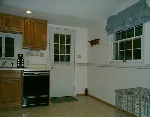 5621 Grubbs Road Gibsonia, PA 15044 - Photo 2 of 8 Kitchen.