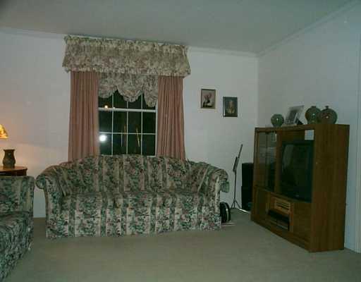 5621 Grubbs Road Gibsonia, PA 15044 - Photo 5 of 8 Living Room.