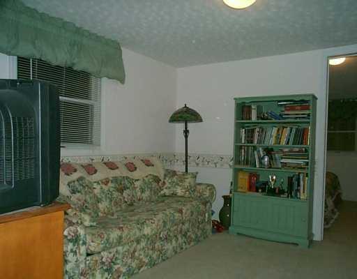 5621 Grubbs Road Gibsonia, PA 15044 - Photo 6 of 8 Den/Family/Great Room.