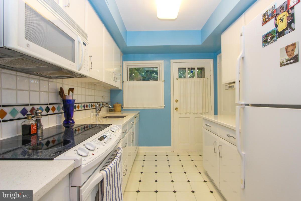 8636 Geren Road, Unit 141 Silver Spring, MD 20901 - Photo 10 of 26 Kitchen