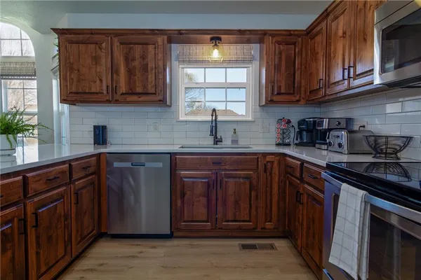 $370,000 | 405 Villa Drive, Pittsburg, KS 66762
