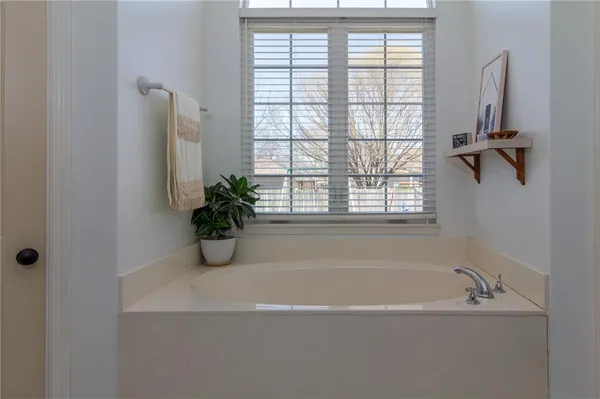 $370,000 | 405 Villa Drive, Pittsburg, KS 66762