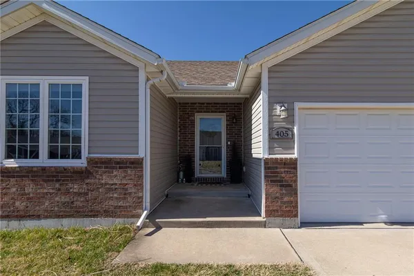 $370,000 | 405 Villa Drive, Pittsburg, KS 66762