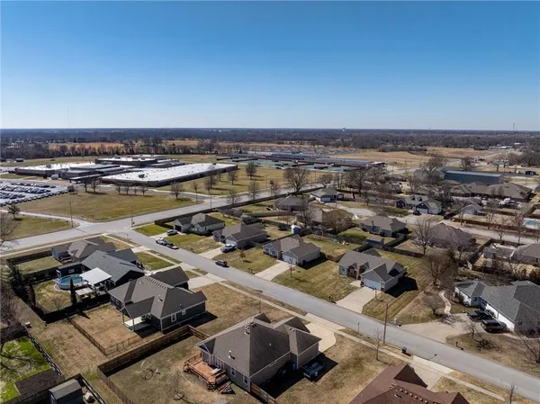 $370,000 | 405 Villa Drive, Pittsburg, KS 66762