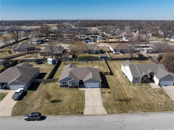 $370,000 | 405 Villa Drive, Pittsburg, KS 66762
