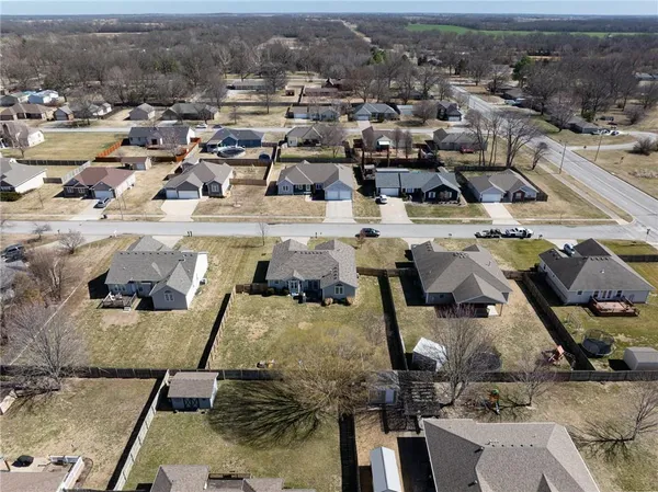 $370,000 | 405 Villa Drive, Pittsburg, KS 66762