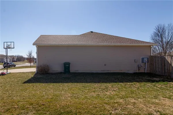 $370,000 | 405 Villa Drive, Pittsburg, KS 66762