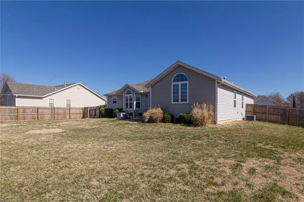 $370,000 | 405 Villa Drive, Pittsburg, KS 66762