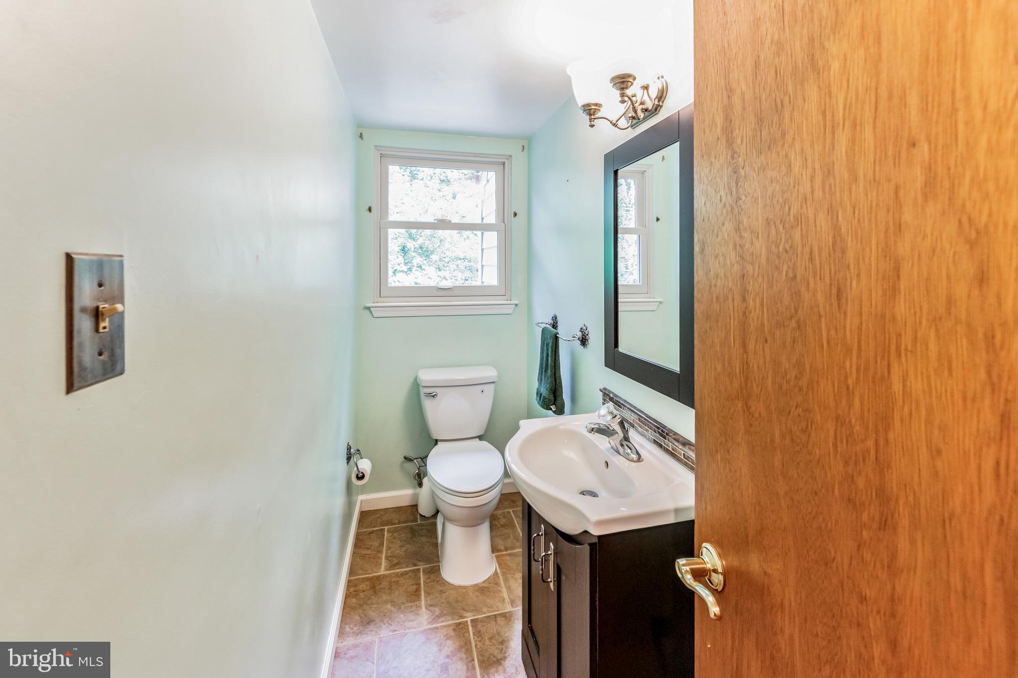 112 Lakeview Drive Exton, PA 19341 - Photo 12 of 33 Powder Room