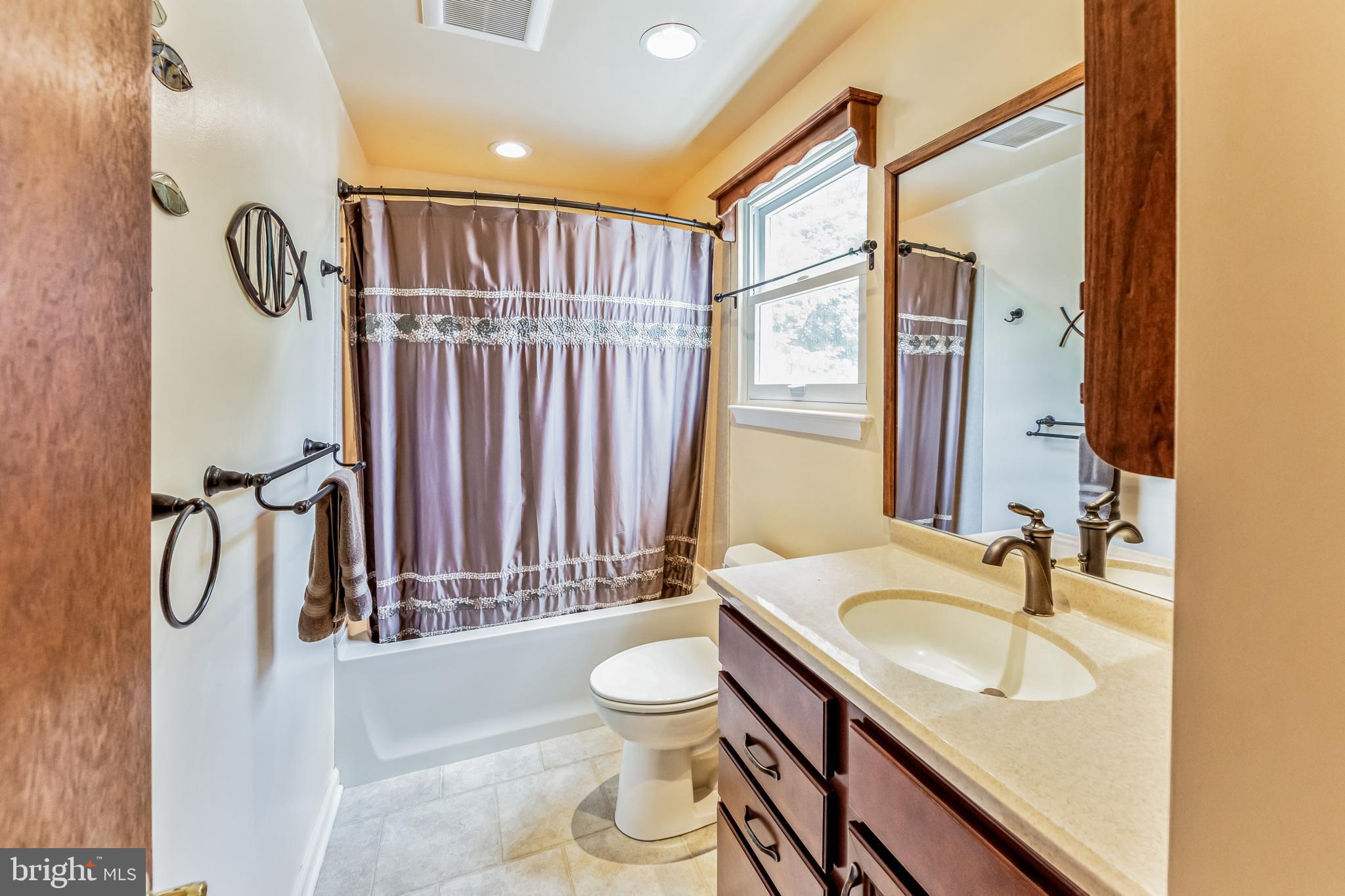 112 Lakeview Drive Exton, PA 19341 - Photo 16 of 33 Full Bathroom Upstairs