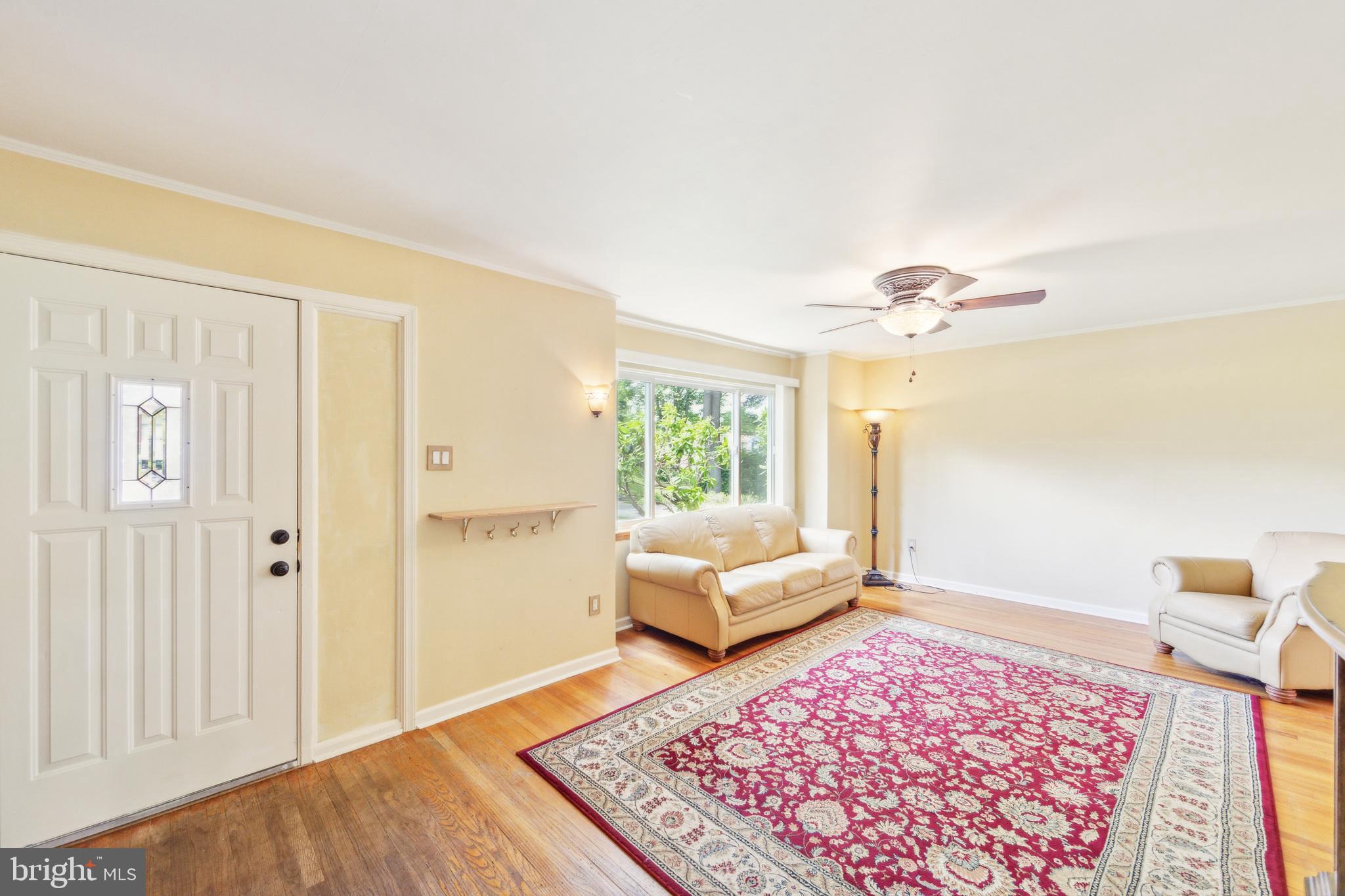 112 Lakeview Drive Exton, PA 19341 - Photo 4 of 33 Living Room