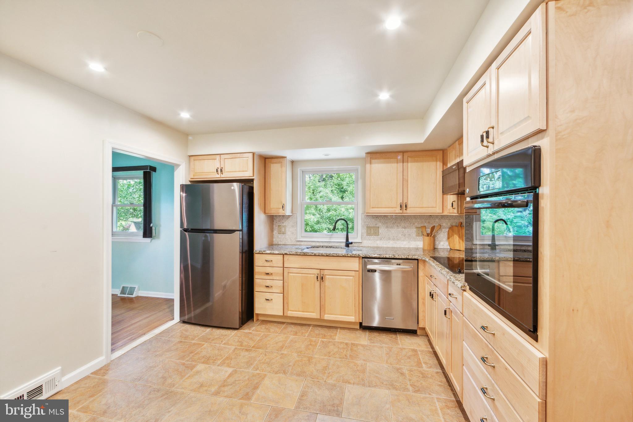 112 Lakeview Drive Exton, PA 19341 - Photo 8 of 33 Kitchen
